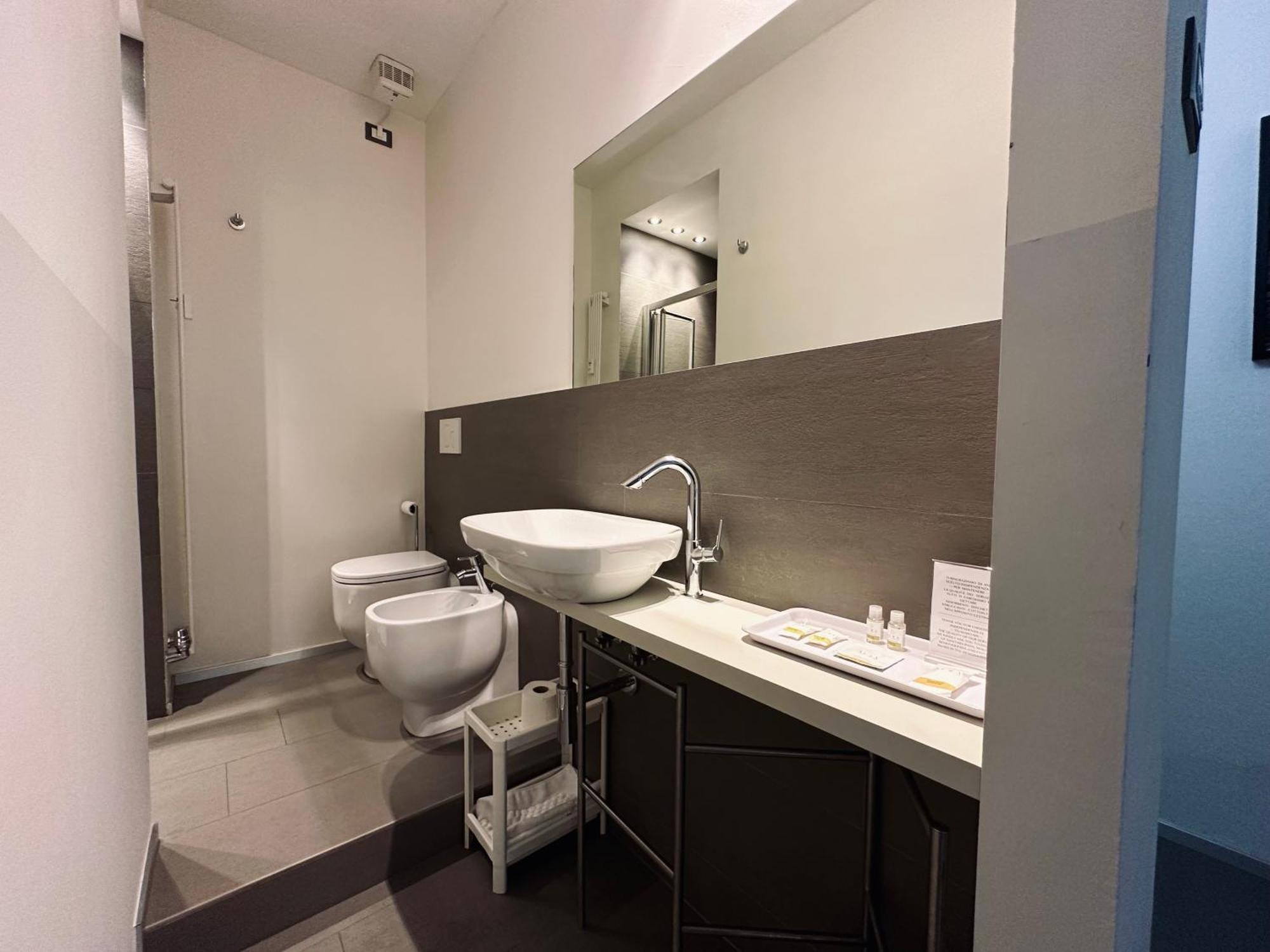 Bed and Breakfast Indipendenza 24 Болонья Экстерьер фото